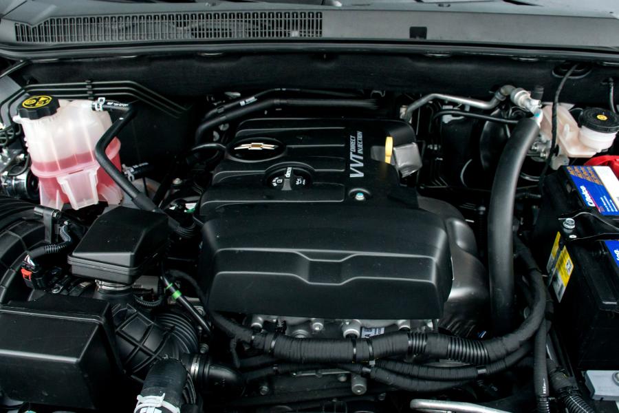 Моторный отсек Chevrolet S10 Double Cab 2016 года  (фото 32 из 32)